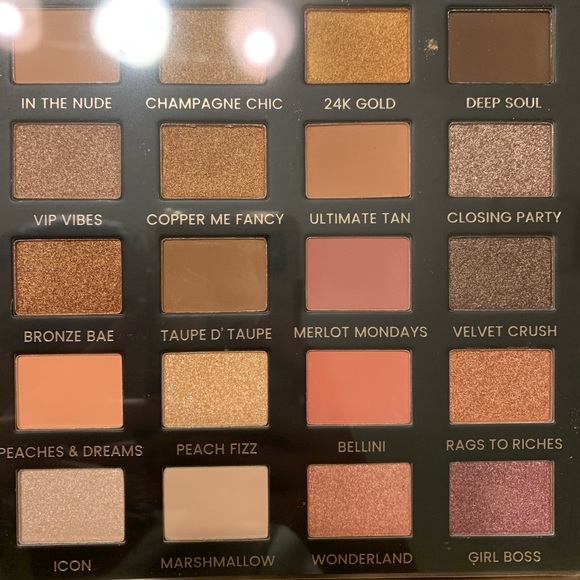 ICONIC LONDON day to slay eyeshadow palette *NEW* - Picture 3 of 3